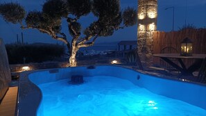 Bañera de hidromasaje al aire libre