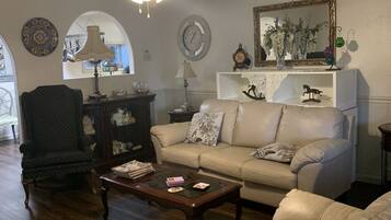 Älytelevisio, takka, tietokoneen näyttö, tulostin