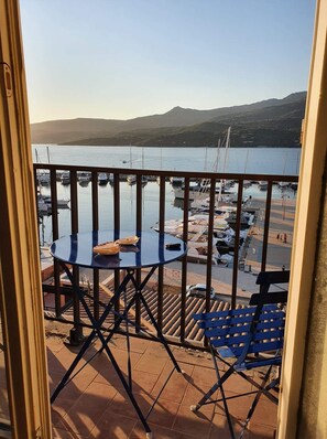 تناول الطعام بالخارج