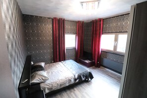 5 bedrooms, iron/ironing board, travel crib, free WiFi - New accommodation. (Venray)