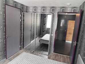 5 chambres, fer et planche à repasser, lit parapluie, Wi-Fi gratuit