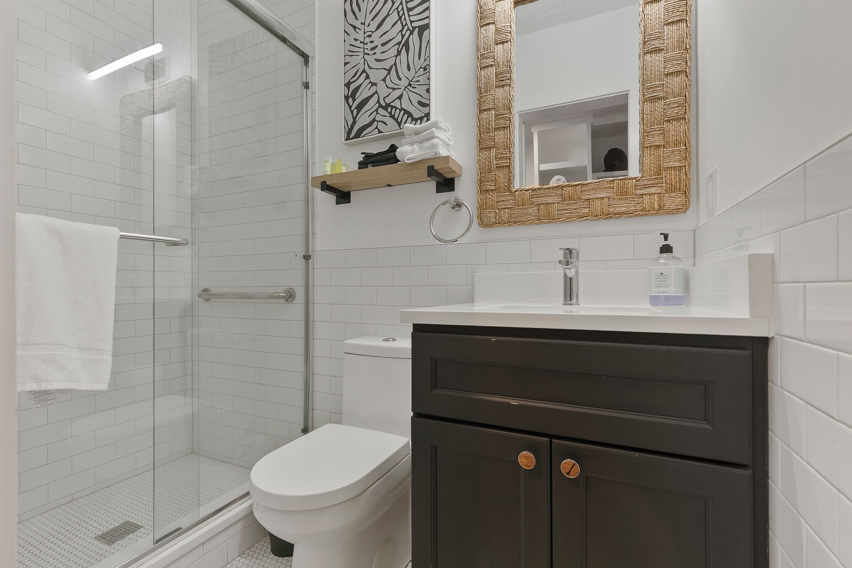 room, 1 king bed | bathroom | shower, free toiletries, towels, soap