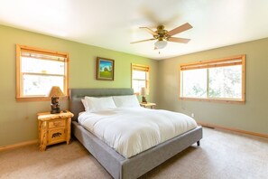 4 室のベッドルーム、WiFi (無料)、ベッドシーツ