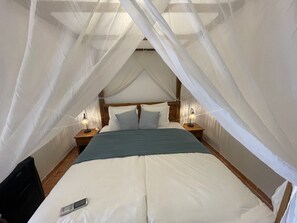 3 chambres, coffres-forts dans les chambres, bureau