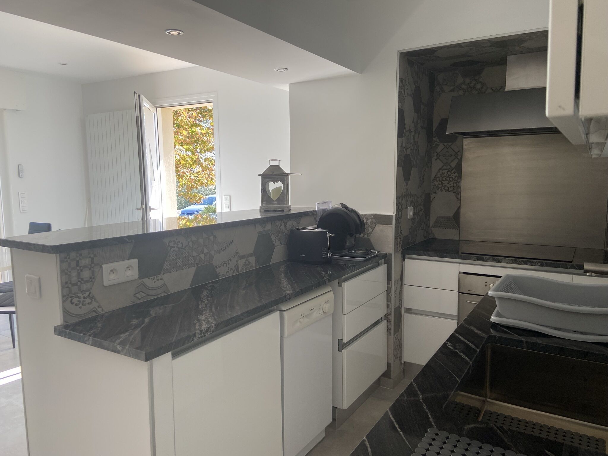 Ground floor apartment with sea and mountain view