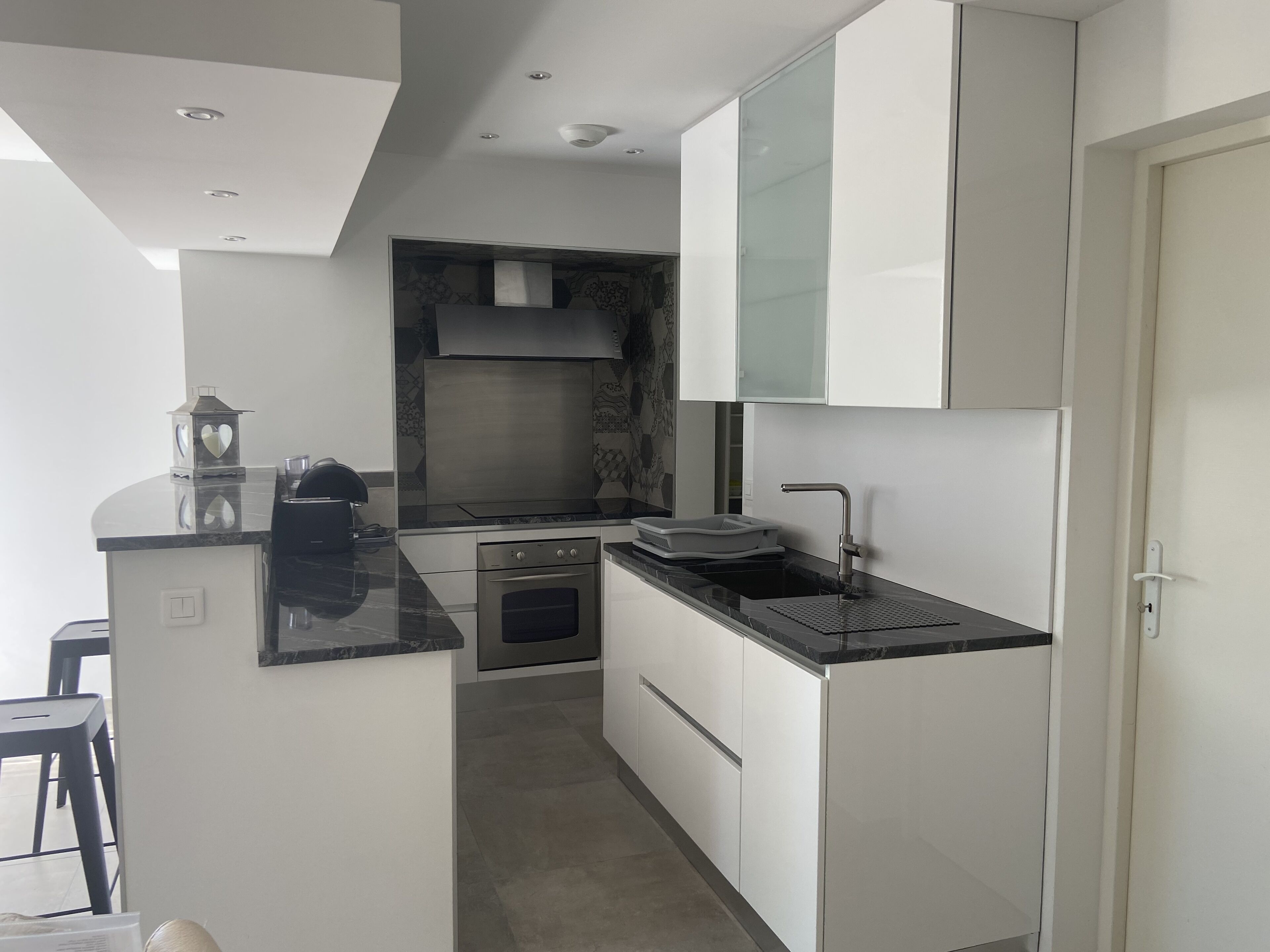 Ground floor apartment with sea and mountain view