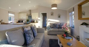 Classic Apartment, Ensuite (With Hot Tub) | Interior - Hollicarrs - Bluebell Lodge (York)