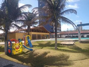 Área de juegos infantiles al aire libre