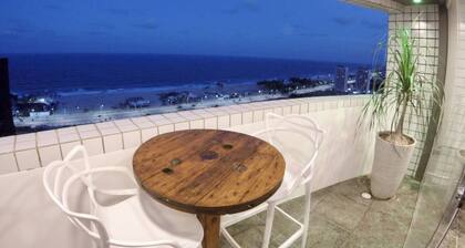 Cobertura vista mar com deck privativo