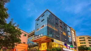 A modern hotel with a glass facade, a covered entrance, and multiple floors. - the Diamond Hotel (Yanting)