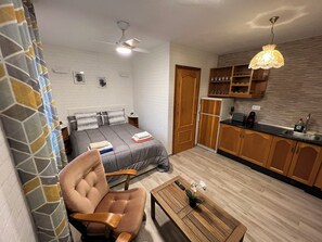 5 chambres, fer et planche à repasser, Wi-Fi gratuit, draps fournis