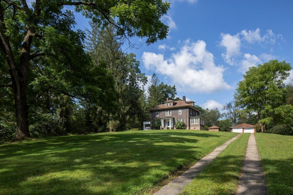 The Manor at Glen Jean Meadows