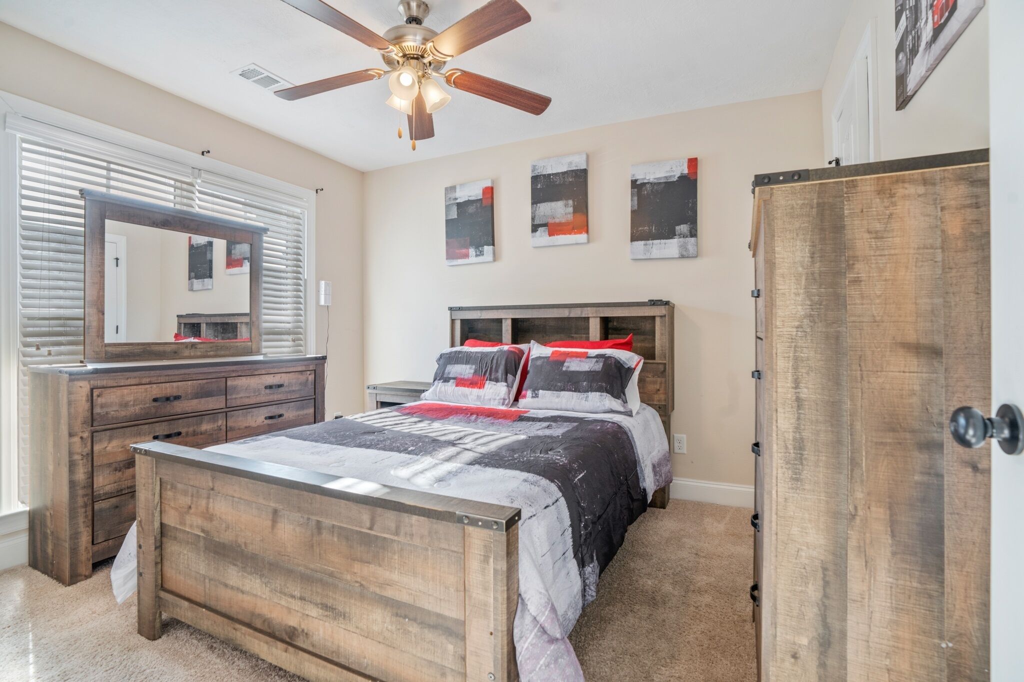 Good Vibes ONLY - Perfect Home in Quiet Residential Area With Work/Study Space by RedAwning