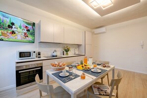 Fridge, microwave, oven, dishwasher