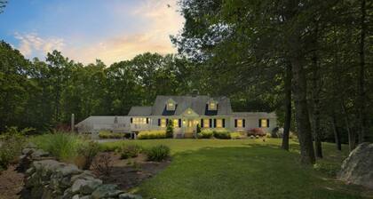 Cozy Bungalow Just Minutes from Mystic, Westerly Beaches, Boating and Casinos! by RedAwning