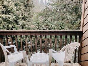 Property grounds - 73SW - WiFi - F/P - W/D - Sleeps 6 by RedAwning (Glacier)