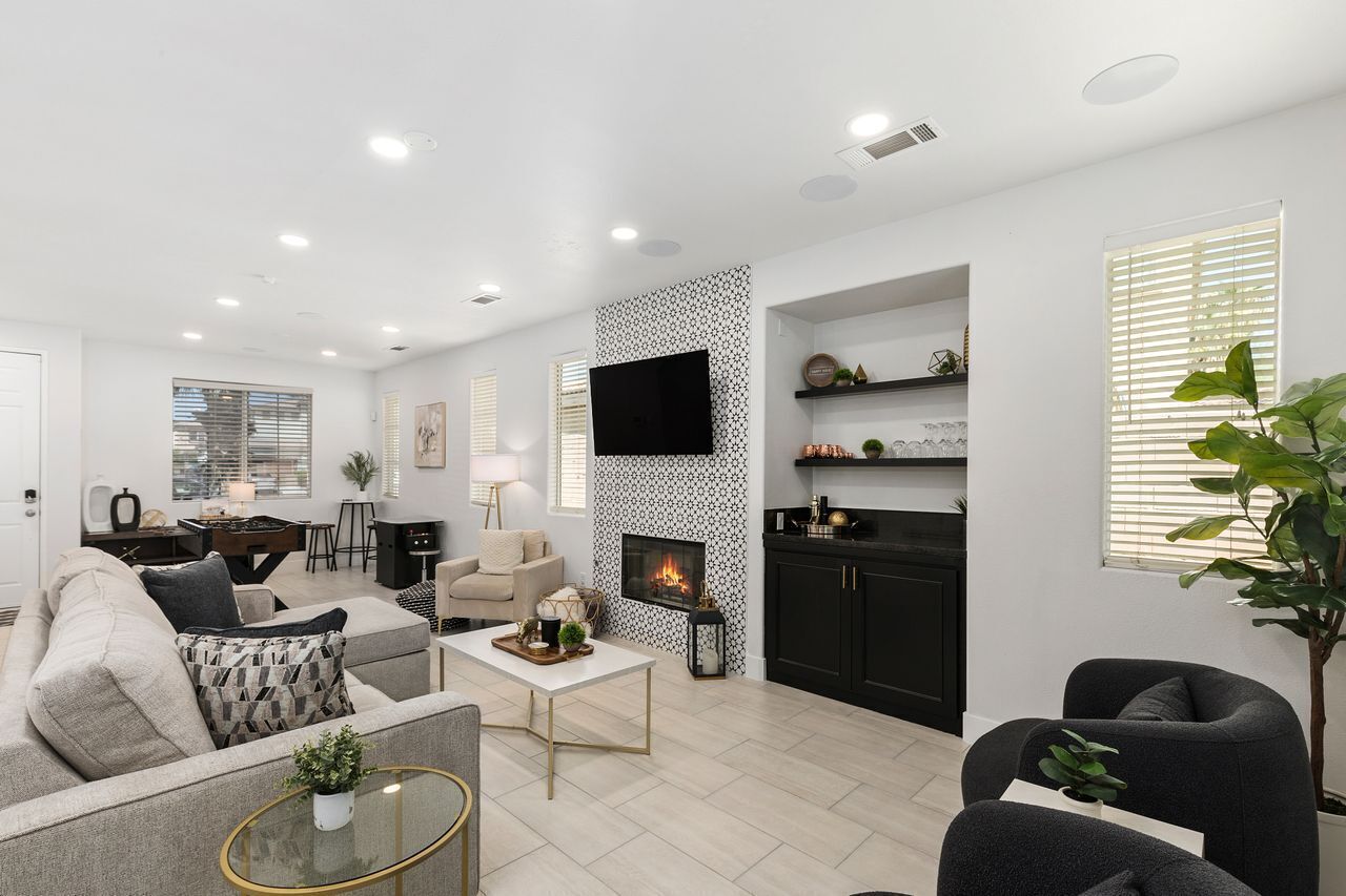 Smart-TV, Kamin, Videospiele, DVD-Player