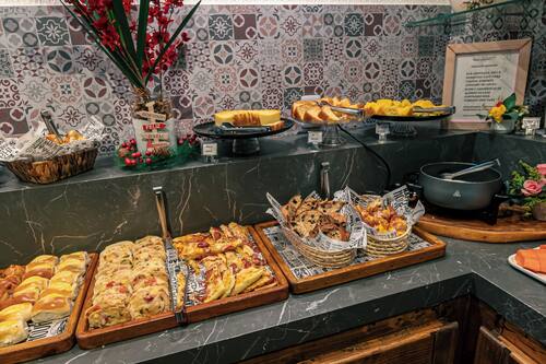 Free daily buffet breakfast