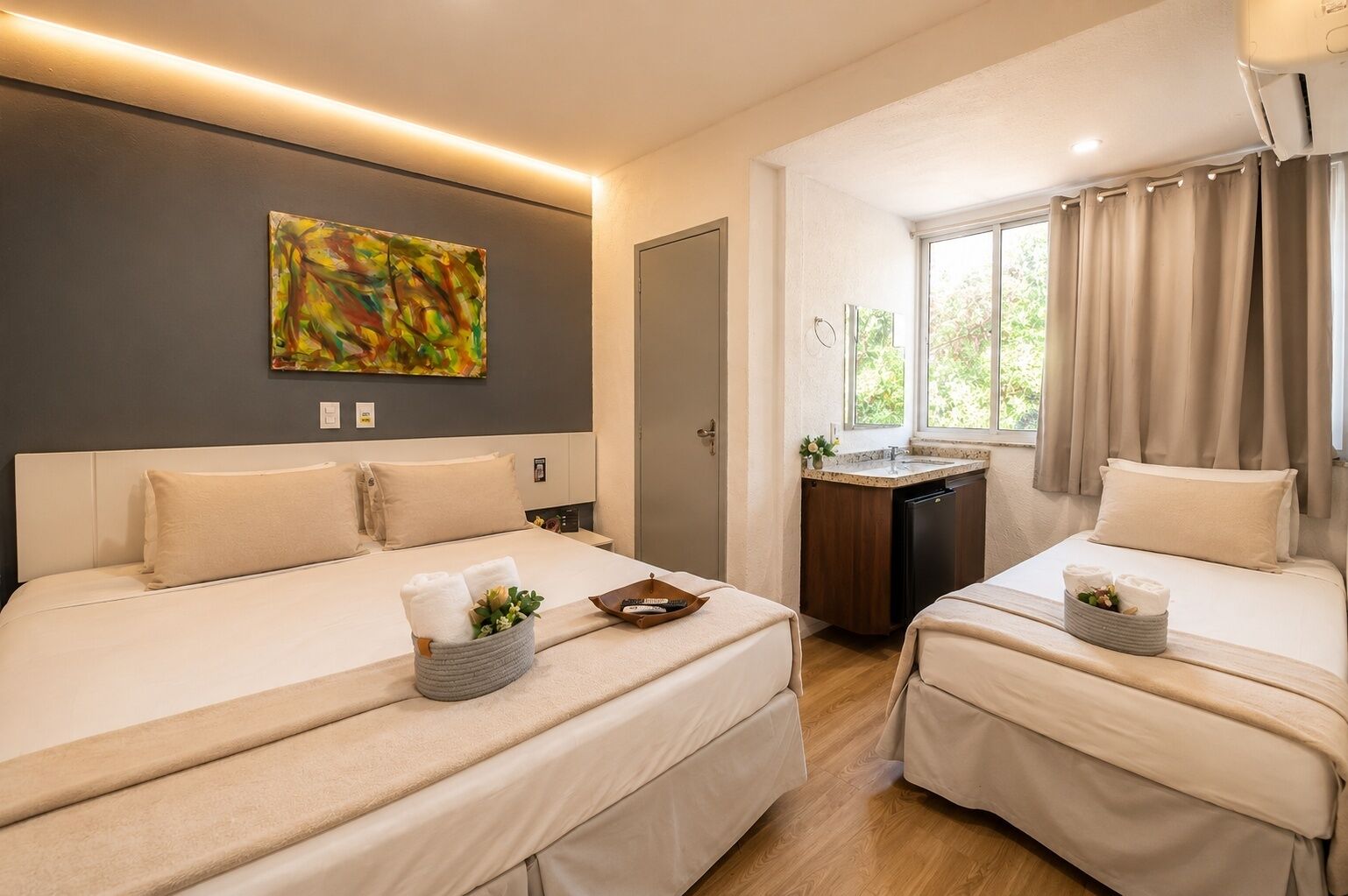 Superior Triple Room | Minibar, WiFi (free), bed sheets