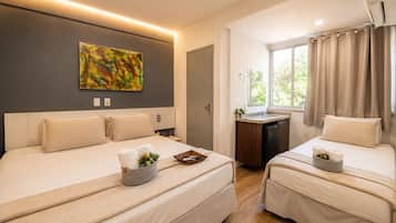 Superior Triple Room | Minibar, WiFi (free), bed sheets