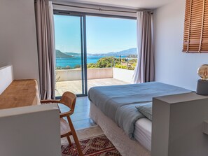 5 habitaciones, tabla de planchar con plancha, cuna de viaje y wifi 