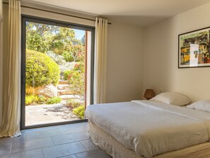 5 bedrooms, iron/ironing board, travel cot, WiFi