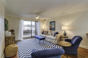 Villa, plusieurs lits, patio | Salle de séjour