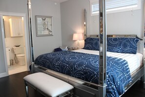 4 bedrooms, in-room safe, desk, iron/ironing board - Modern yet comfortable. Perfect to relax, and as a base from which to explore.  (Coeur d'Alene)