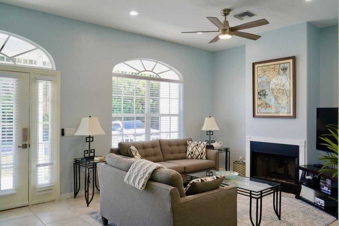 Quaint heated pool home minutes away from the beach!