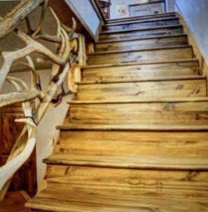 Interior - Cozy Cabin with Beautiful Views. Minutes from Downtown Custer (Custer)