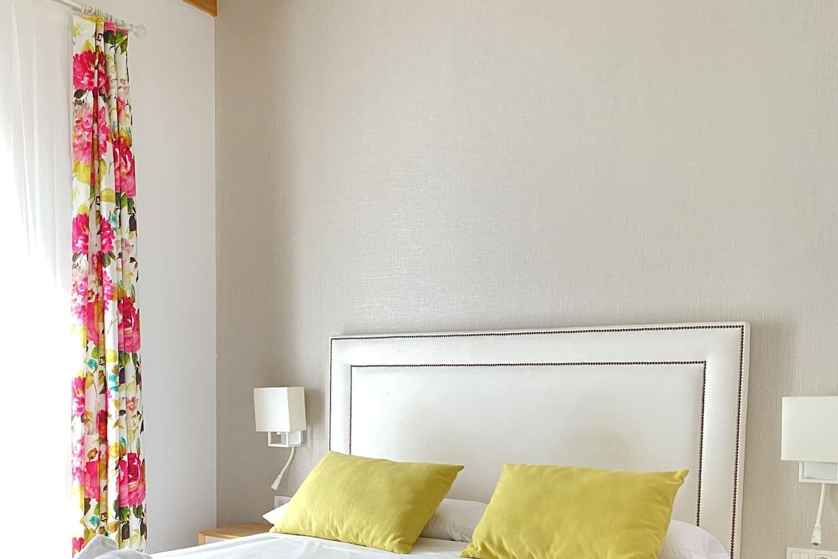 Deluxe Double Room | In-room safe, blackout drapes, WiFi (free)