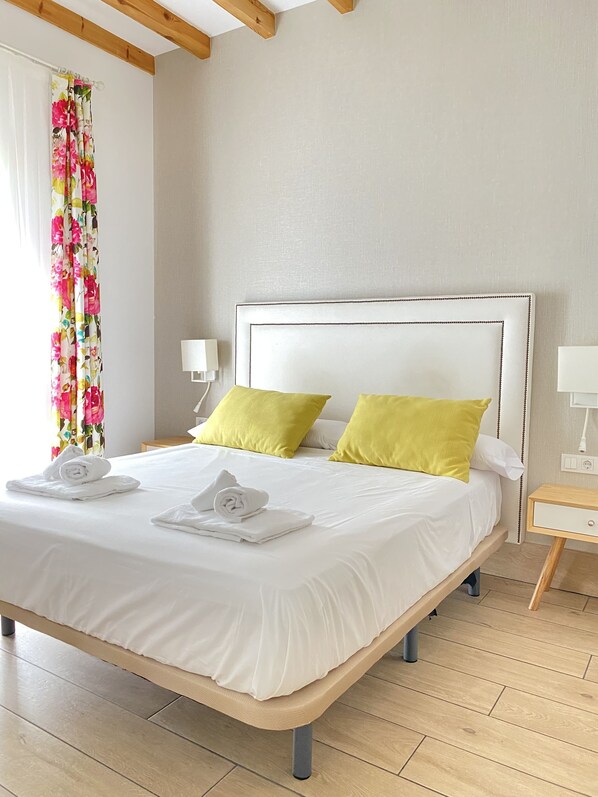Deluxe Double Room | In-room safe, blackout curtains, free WiFi - Vilamassalia (Villajoyosa)