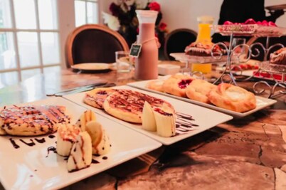 3 Min Drive to Bronner's! Breakfast with Private Chef! 