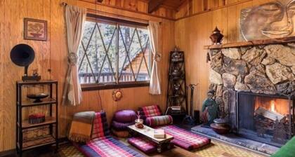 Tibetan Theme Cozy Cabin Minutes 2 Slopes + Hot Tub - Big Bear Lake