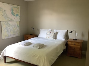 2 bedrooms, Egyptian cotton sheets, memory foam beds, desk