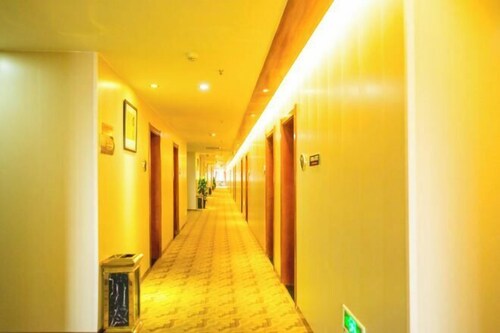 Fenghuang Huating Hostel