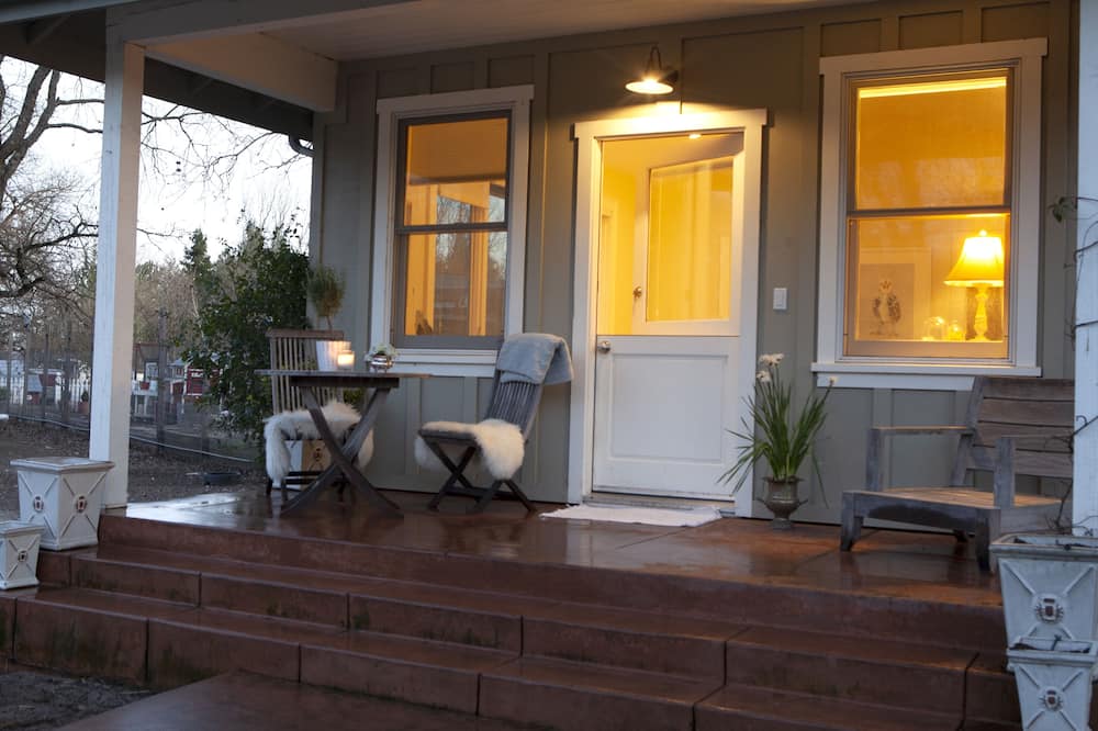 The Sonoma Nest, A charming farm experience