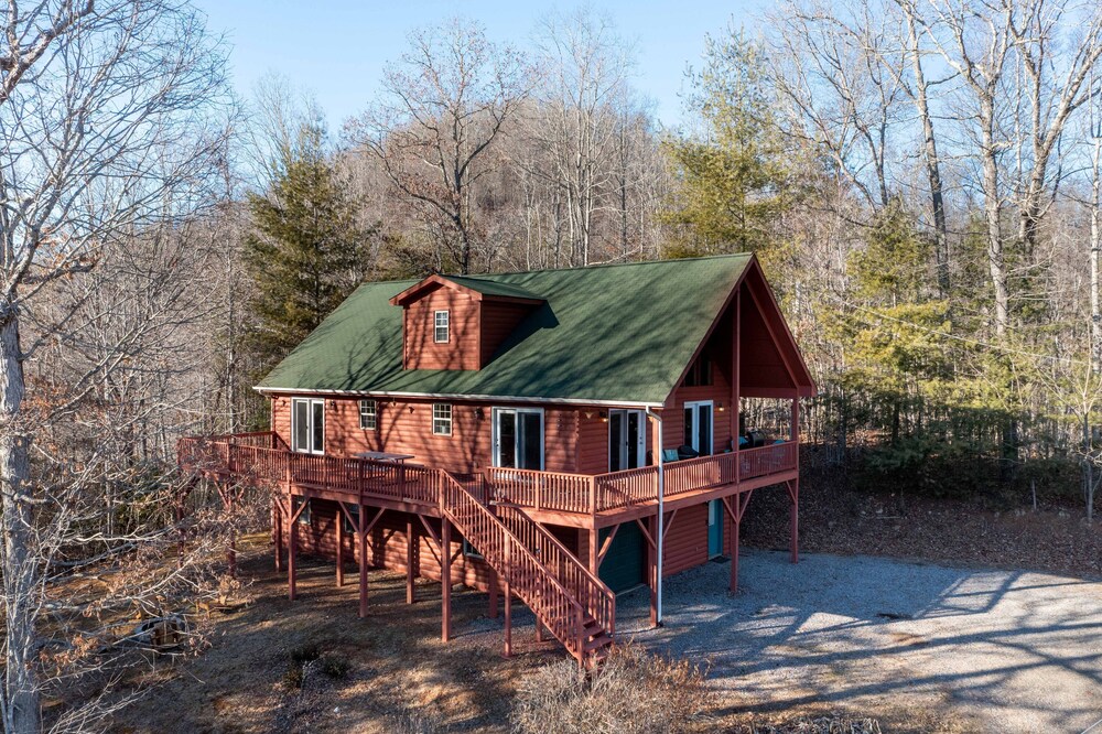Fire Pit, Grill, Wi-Fi, Close to Asheville, Nearby Park.