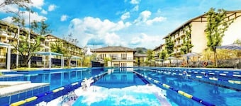 Shiqian Fodingshan Hot Spring Town Yutangsheng Hot Spring Resort Hotel