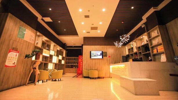 Lobby-lounge