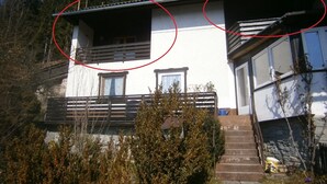 A two-story house with a balcony, a staircase, and a garden area. - Superior apartment with 2 balconies with lake and mountain view (Starfach)