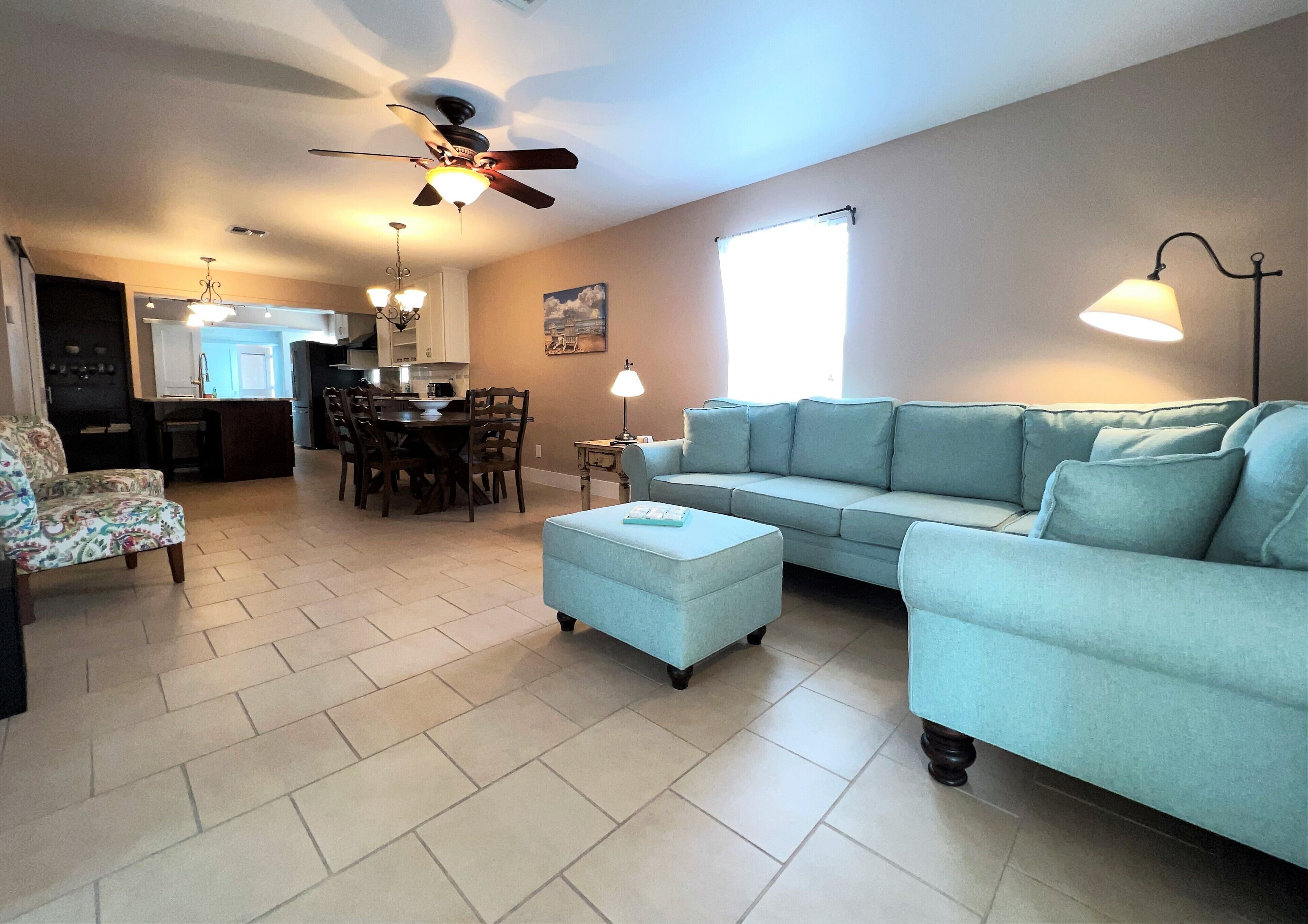 Coastal Lodge--4 BR/2 BA, Dogs OK, In-Town and Close to the Beach!