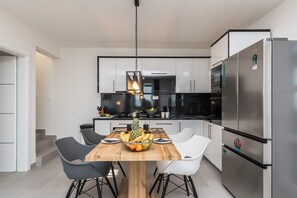 Fridge, microwave, oven, stovetop