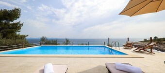 Villa Skaramuca Village-Four Bedroom Villa with Pool and Beach