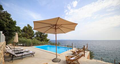 Villa Skaramuca Village-Four Bedroom Villa with Pool and Beach