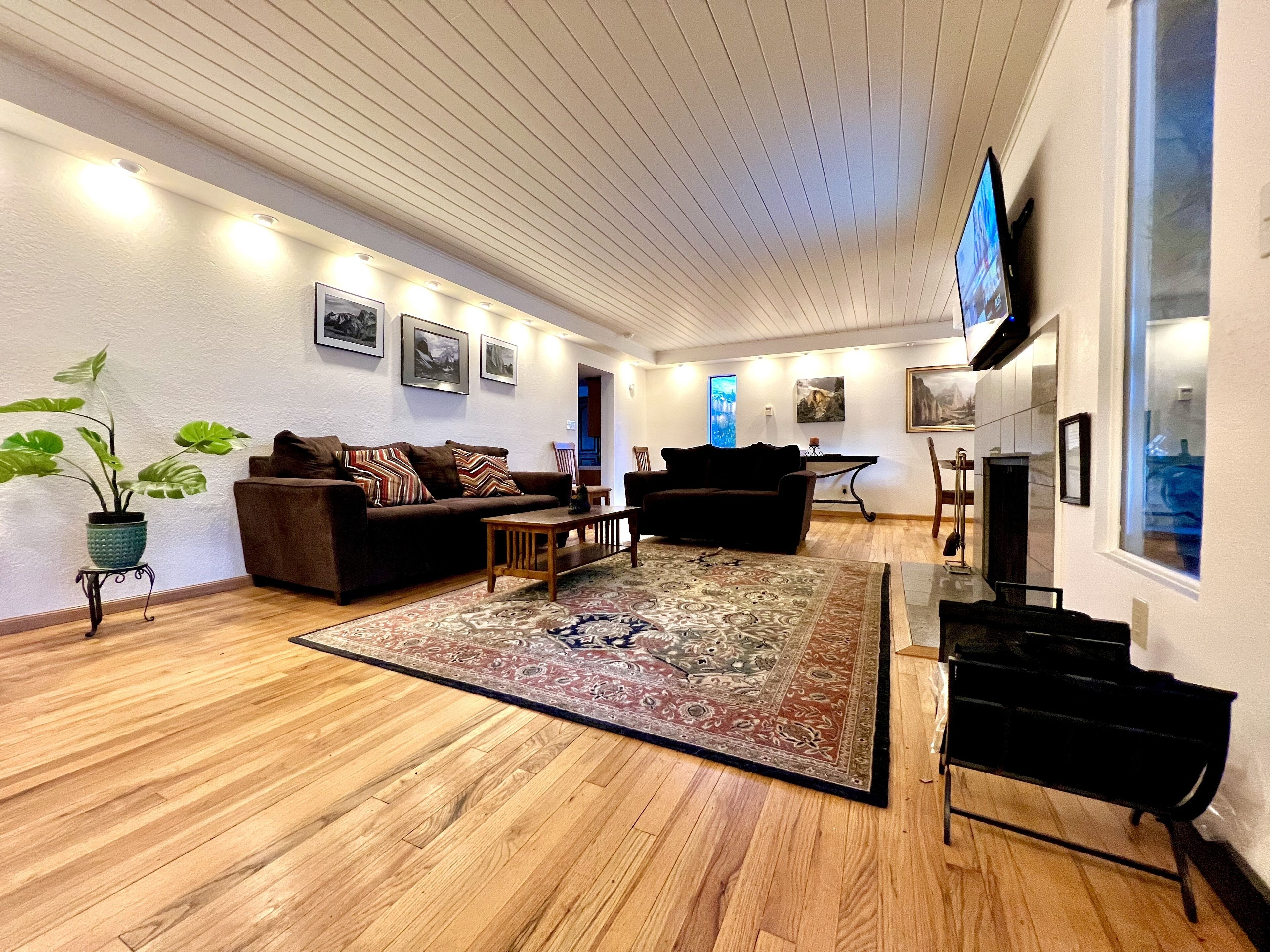 1/2 Acre Yosemite Country Club Style Home! Pool / Hot tub / Sauna / Huge deck! 