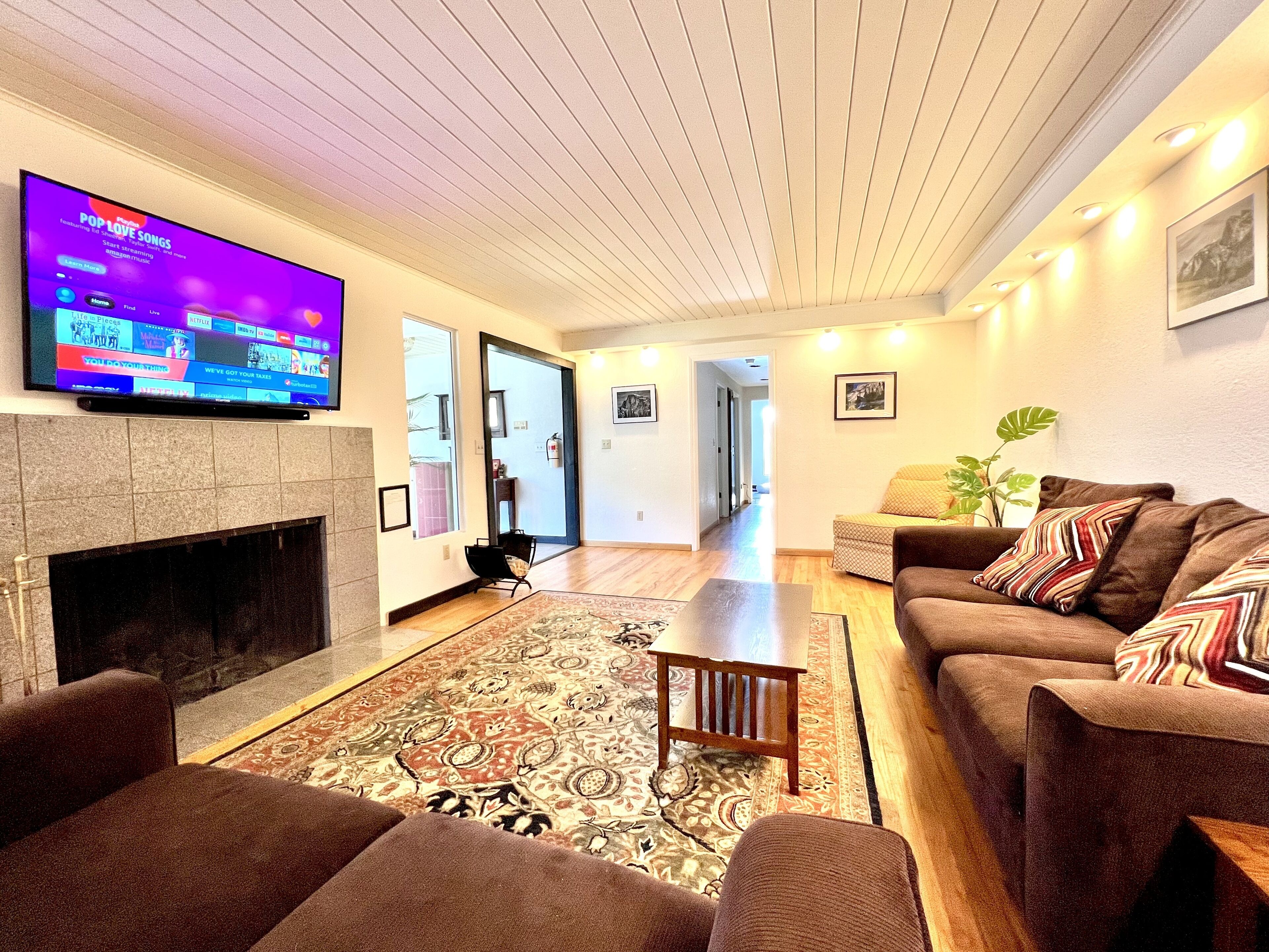 1/2 Acre Yosemite Country Club Style Home! Pool / Hot tub / Sauna / Huge deck! 