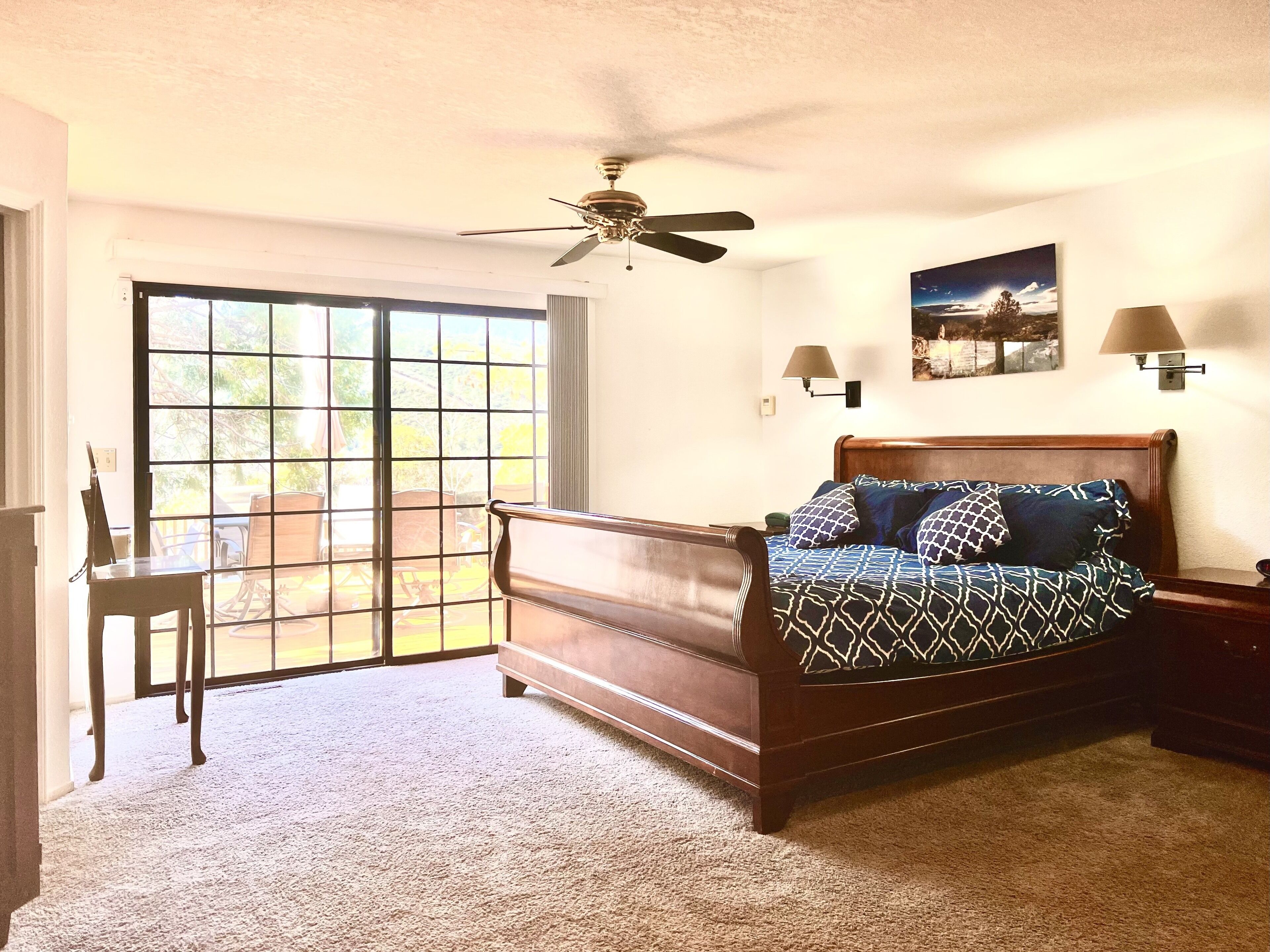 1/2 Acre Yosemite Country Club Style Home! Pool / Hot tub / Sauna / Huge deck! 