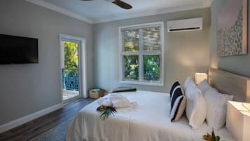 3 bedrooms, desk, iron/ironing board, travel crib