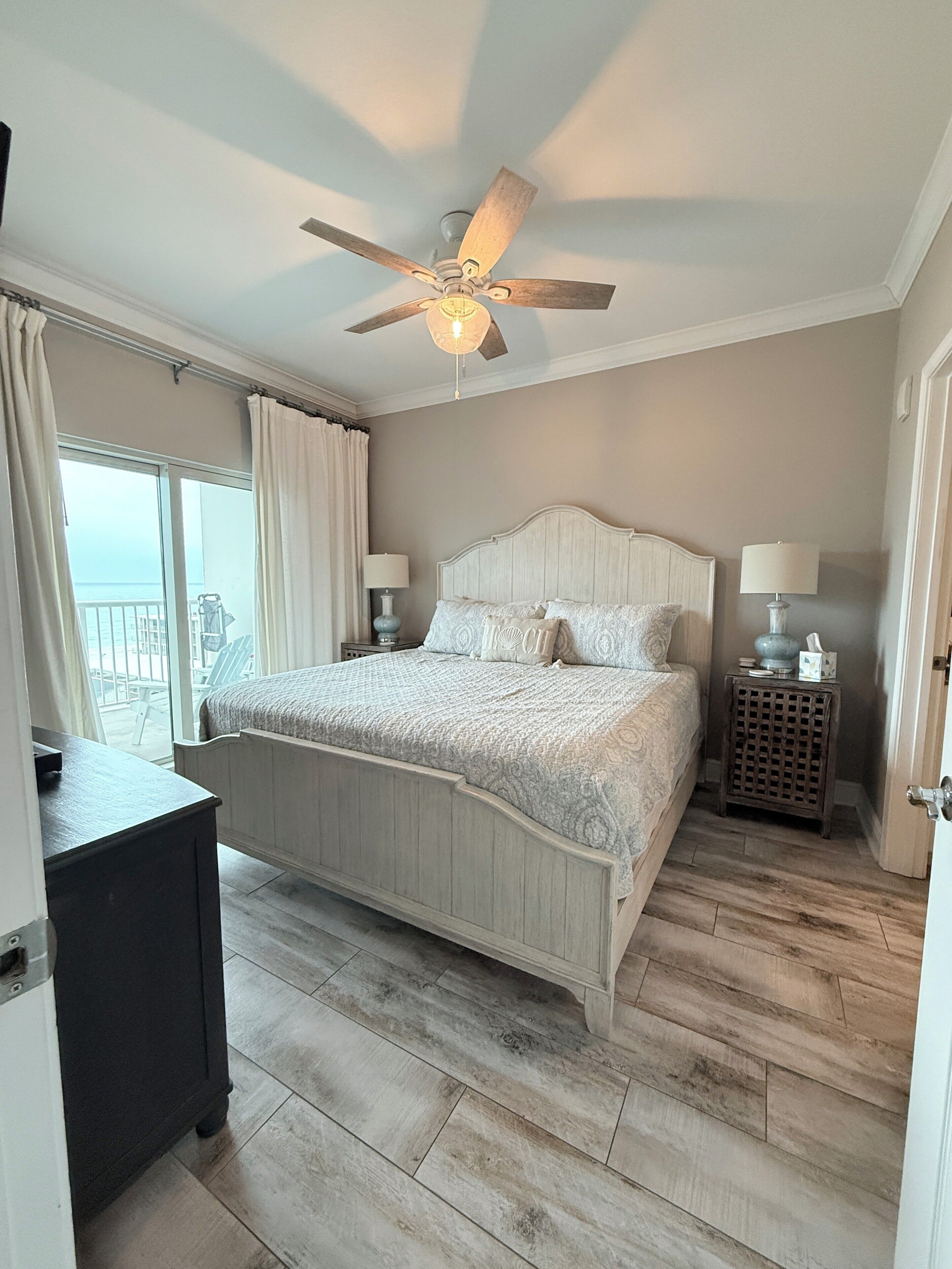 3 عدّة غرف نوم ومكواة/لوح كي وواي فاي مجانًا وملاءات أسرّة